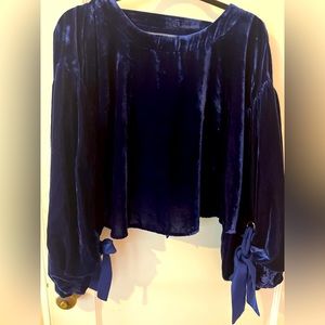Free People - Velvet Open
Back Balloon Sleeve Blouse w/ Ties Sz XS